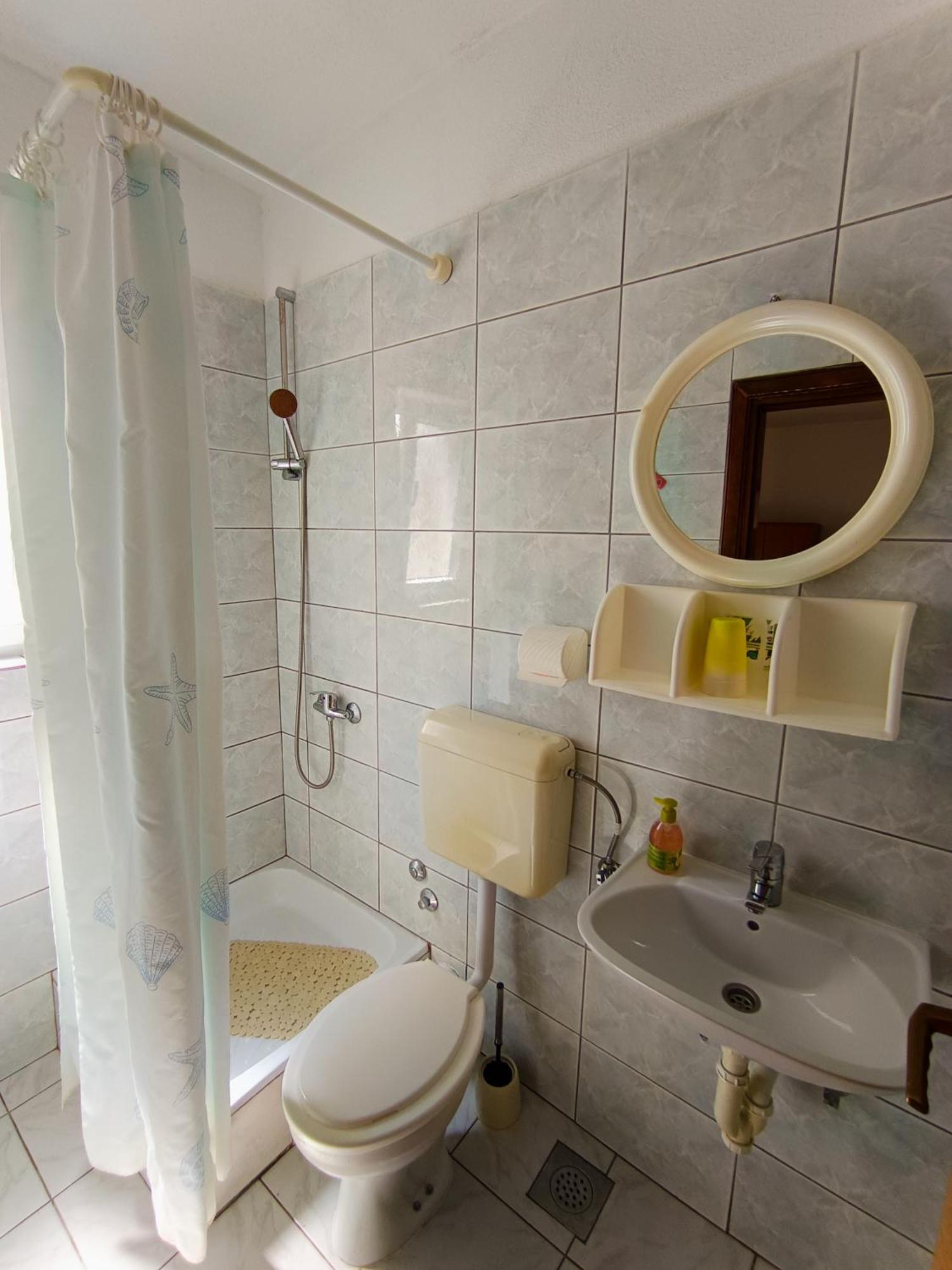 Studio Apartmani Marinella Baška Voda Oda fotoğraf