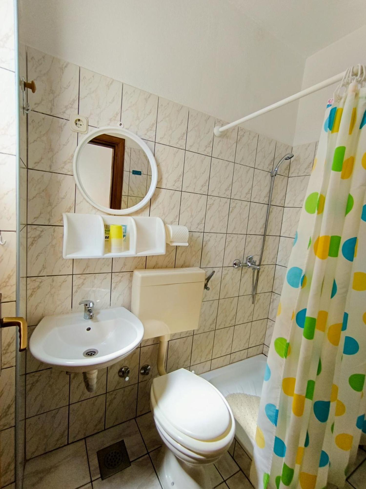 Studio Apartmani Marinella Baška Voda Oda fotoğraf